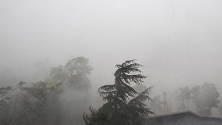 والي أنقرة يحذر سكان الولاية من "عاصفة قوية"