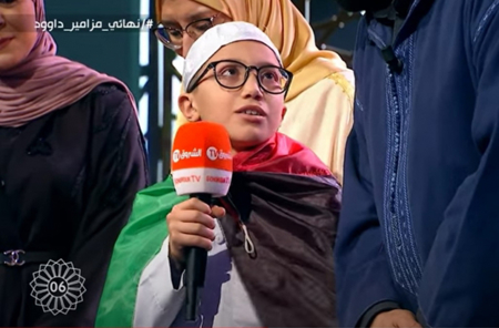 أبكى الحضور بكلماته.. طفل جزائري يتبرع بالقيمة الكبيرة لجائزته بمسابقة حفظ القرآن لأطفال فلسطين