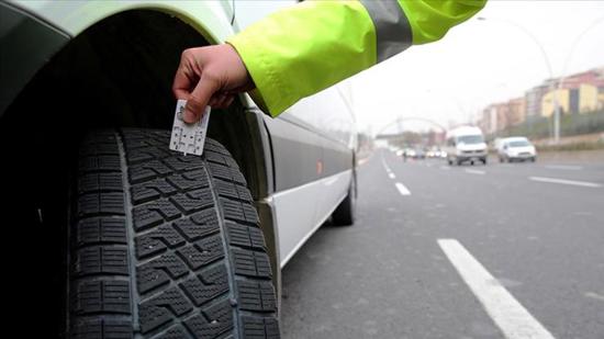 البدء بتطبيق الإطارات الشتوية الإلزامية 15 نوفمبر البدء بتطبيق الإطارات الشتوية الإلزامية 15 نوفمبر