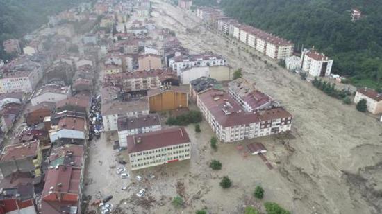 ارتفاع حصيلة ضحايا كارثة الفيضانات في تركيا