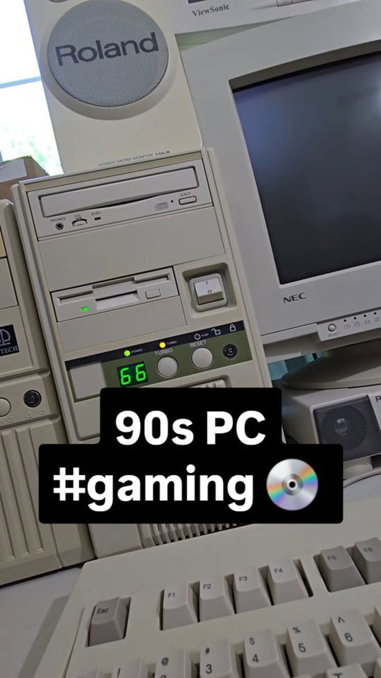 فيديو يعيد أجواء 1994.. حواسيب ضخمة وأصوات تشغيل تفتح باب الحنين الرقمي