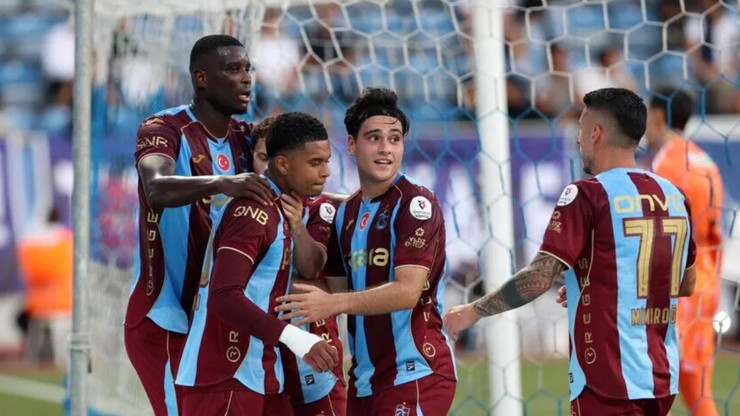 طرابزون سبور يسقط 1-0 أمام فرينتسفاروش في ذهاب الملحق الأوروبيّ.. وتِكّه: أملي لم ينقطع