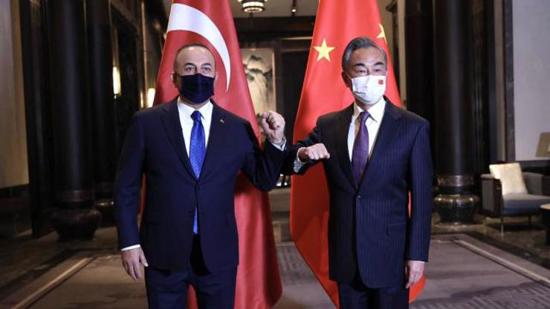 وزير الخارجية التركي يلتقي بنظيره الصيني