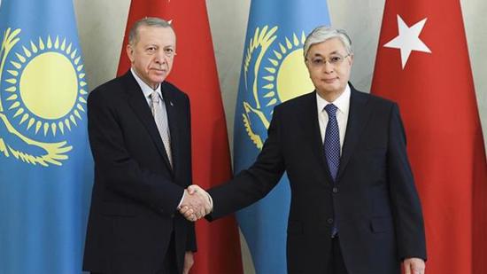 أردوغان يهنئ رئيس كازاخستان بفوزه في انتخابات الرئاسة