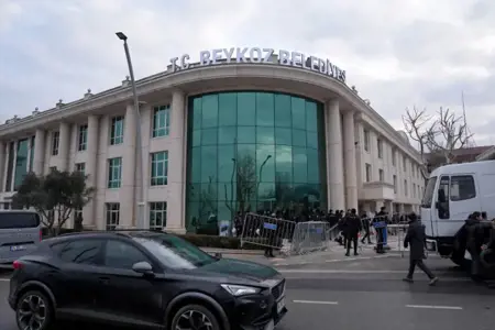 إيقاف رئيس بلدية بيكوز بإسطنبول عن العمل إيقاف رئيس بلدية بيكوز بإسطنبول عن العمل