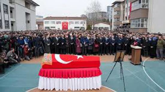 دفن معلم إسطنبول الذي قُتل في هجوم داخل المدرسة