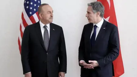 وزير الخارجية التركي يلتقي بنظيره الأمريكي