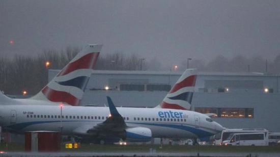 إلغاء الرحلات الجوية في المملكة المتحدة بسبب سوء الأحوال الجوية