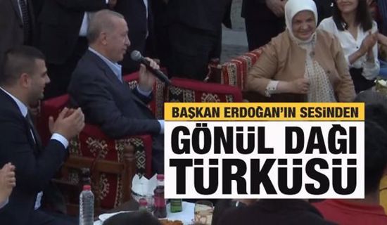 أردوغان ينشد أغنية تراثية تركية مع شباب ديار بكر