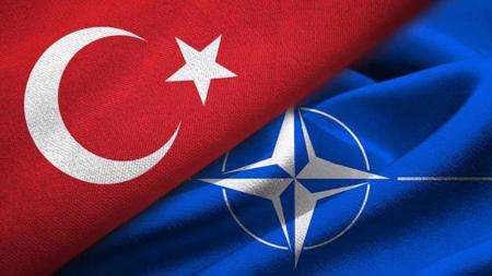 اليونان يعترض على تهنئة الناتو لتركيا بمناسبة عيد النصر والحلف يحتوي الموقف