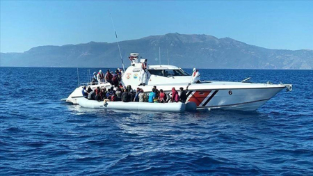 ثلاث سوريين يعودون سباحة لتركيا 