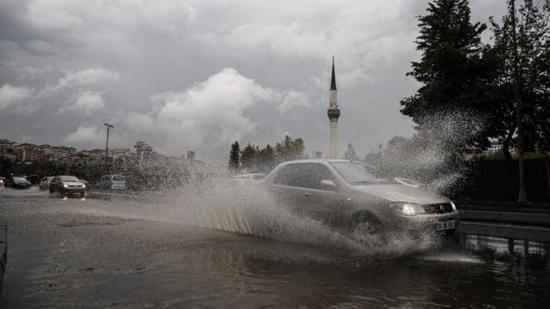 محافظ أنقرة يحذر المواطنين من الأمطار الغزيرة في المدينة