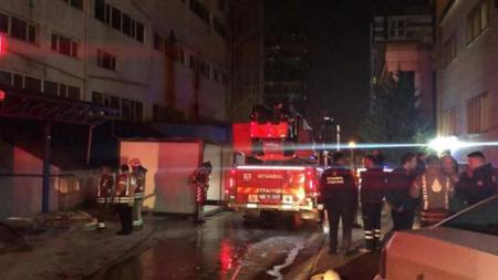 اندلاع حريق في مبني مكون من 5 طوابق في منطقة عمرانية باسطنبول