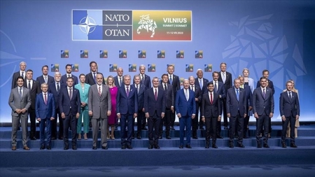 أردوغان يشارك في صورة تذكارية مع زعماء الناتو في ليتوانيا