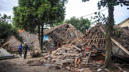 عاجل ..ارتفاع عدد ضحايا زلزال اندونيسيا الى 252 قتيلا