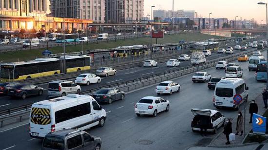 ازدحام مروري في شوارع وطرق إسطنبول الرئيسية