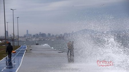 الأرصاد الجوية تحذّر سكان إسطنبول من رياح قوية غدًا الجمعة