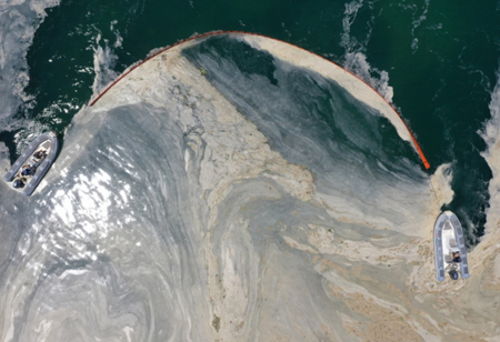  تنظيف 9 آلاف و959 متر مكعب من الصمغ في  بحر مرمرة