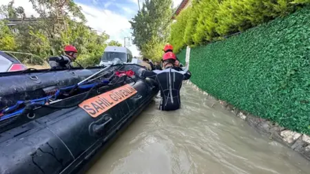 إنقاذ 20 شخصاً حاصرتهم السيول في هاتاي جنوبي تركيا