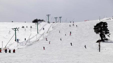 مركز “كارتال كايا” في تركيا يفتتح موسم التزلج