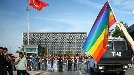 دورة إلزامية عن "المثلية الجنسية" لموظفي بلدية إسطنبول.. بإشراف إمام أوغلو