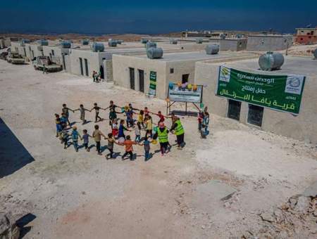 الفلسطينيون يتبرعون لبناء أكثر من 600 مسكن للنازحين في الشمال سوريا 