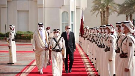 أمير قطر يستقبل الرئيس أردوغان بمراسم رسمية