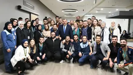 خلال عطلة العيد.. وزير الصحة التركي  يقوم بزيارة إحدى مستشفيات باشاك شهير باسطنبول
