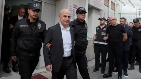 زلزال سياسي في بيوك شكمجة.. اعتقال رئيس البلدية بقضية فساد خطيرة!