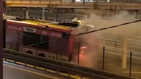 إخماد حريق اندلع في حافلة «مترو باص» أثناء سيرها في قاغيتهانة الإسطنبولية