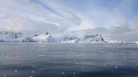 اكتشاف بحيرات من المياه العذبة تحت جليد القطب الجنوبي