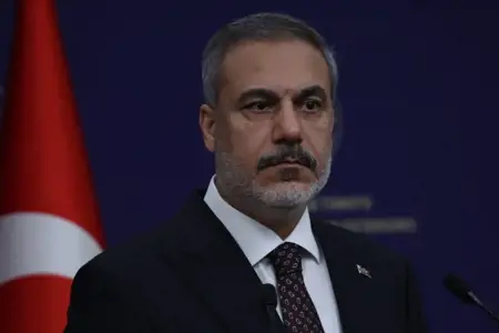 وزير الخارجية التركي فيدان يجري اتصالات دولية لبحث وقف الحرب على إيران