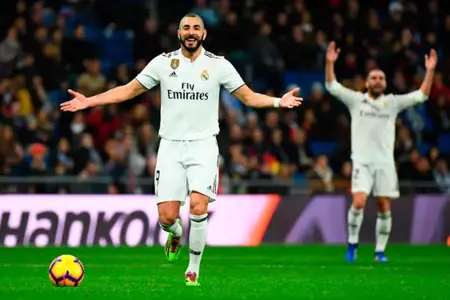 بعد أسابيع من الغموض ..بنزيما يكشف عن رأيه حول الانتقال للدوري السعودي