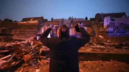 الزلزال يدمر آلاف المنازل في تركيا الزلزال يدمر آلاف المنازل في تركيا