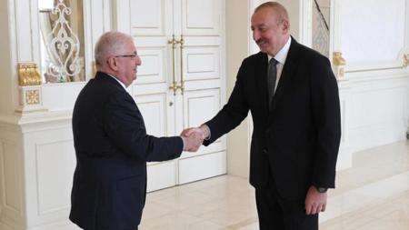 وزير الدفاع التركي يلتقي بالرئيس الأذربيجاني في العاصمة باكو