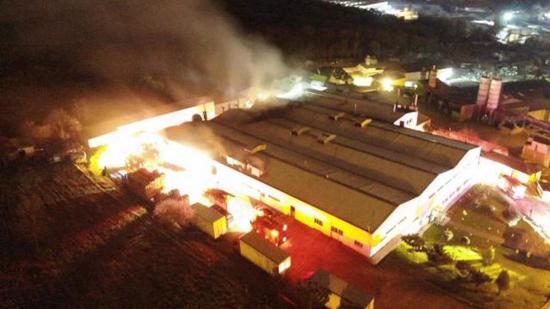 حريق في منشأة إنتاج الغذاء في  شيكميكوي باسطنبول