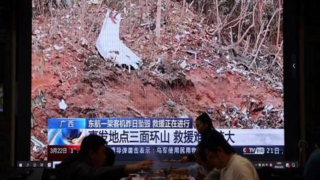وسائل إعلام صينية: لا ناجين بعد العثور على حطام الطائرة التي تقل 132 شخصًا
