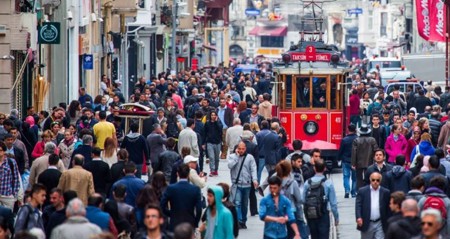 صحفي تركي يكشف 9 أسباب لتراجع حزب العدالة والتنمية في انتخابات البلديات في تركيا