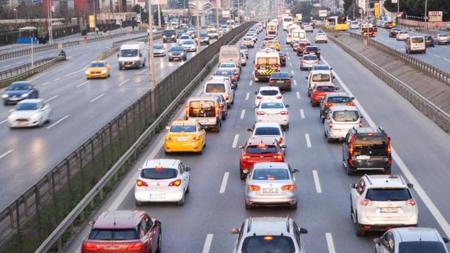 طرق إسطنبول تشهد كثافة مرورية عالية