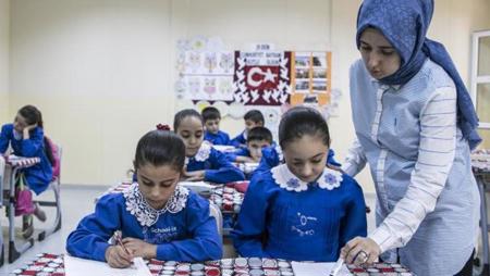 تركيا تعيد تعيين 3 آلاف معلم سوري تم فصلهم سابقا