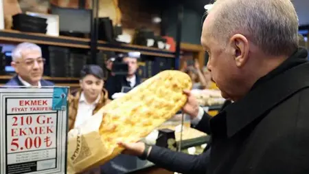 أردوغان يشتري خبز البيدا التركي من فرن بولاية إسطنبول