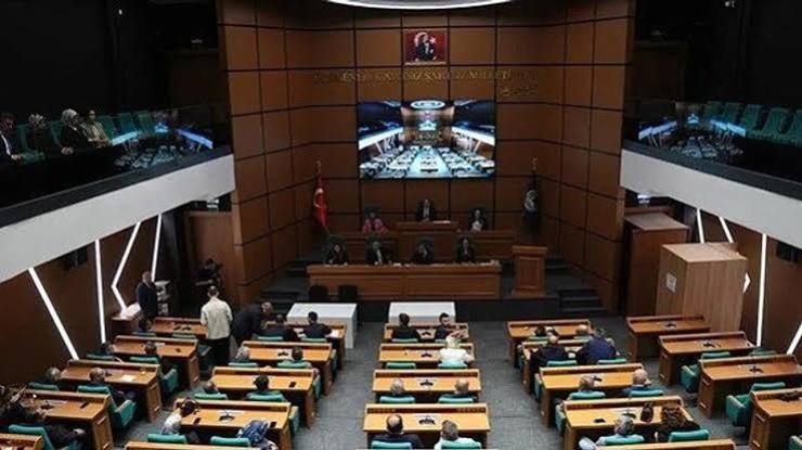 «مفاجأة قلبت الموازين».. حزب العدالة والتنمية ينتزع رئاسة بلدية أوسكودار