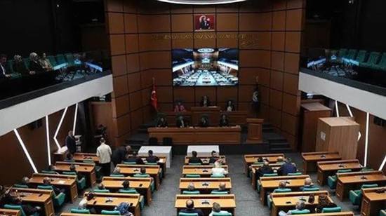«مفاجأة قلبت الموازين».. حزب العدالة والتنمية ينتزع رئاسة بلدية أوسكودار