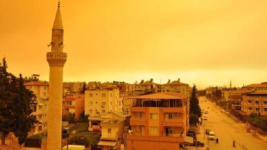 الأرصاد التركية تحذر من عاصفة رملية وأمطار غزيرة