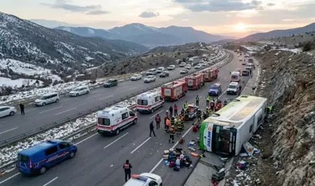انقلاب حافلة في تركيا.. وإصابة 46 شخصًا