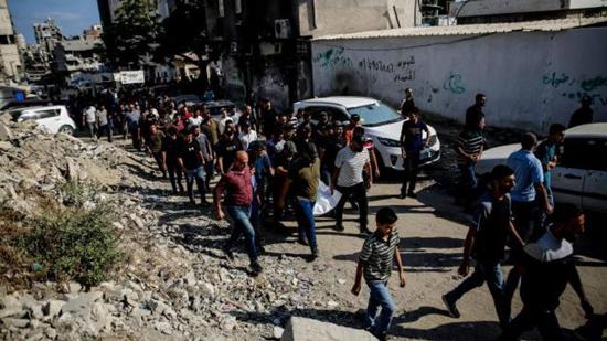 مقتل أربعة من عائلة واحدة بقصف منزل في شمال غزة