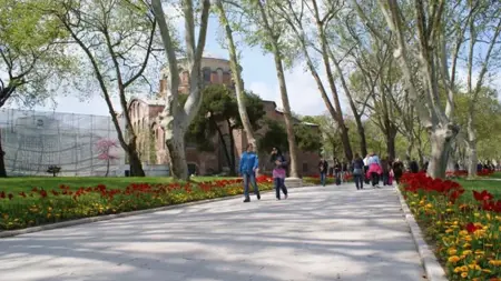 أكبر حدائق العالم وأجملها.. أسباب تدفعك لزيارة حديقة غولهانة قلب إسطنبول التاريخي 