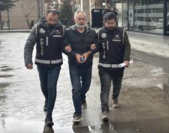 توقيف رئيسي سجلات عقارية 