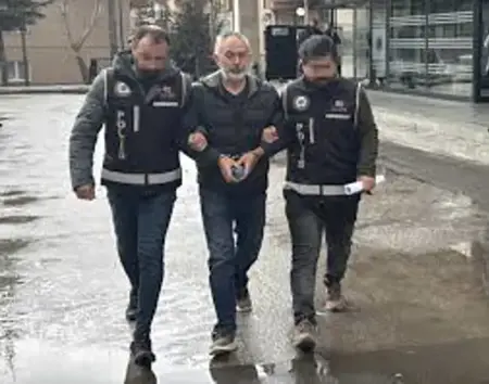 توقيف رئيسي سجلات عقارية 