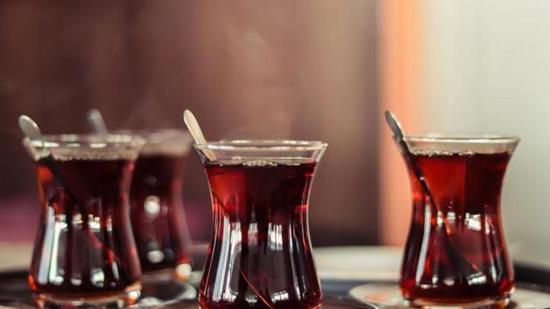 وزارة الزراعة التركية تكشف عن وجود صبغة محظورة في نوعين من ماركات الشاي